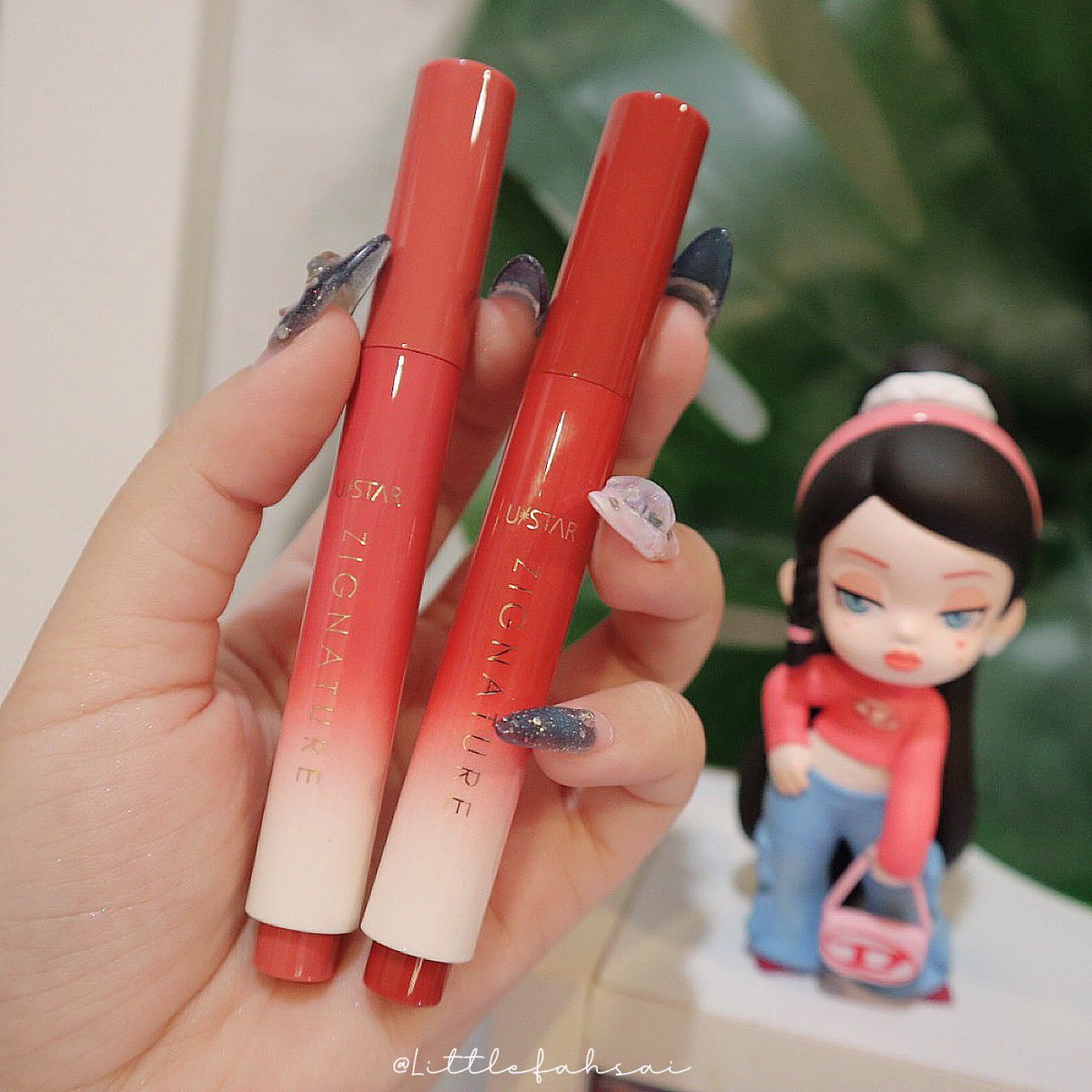 ฉ่ำมากกกก ลองกันยัง ลิปออกใหม่ของ UStar Lip Pluming Gloss 💋 ทาแล้วปากอิ่มฟูสุดด สีชัดแน่นในคลิกเดียว ออกมาสองสี เริ่ดทั้งสองสี แบ่งเป็นโทนส้มคอรอล กับชมพูเบอร์รี่ ใครหาลิปฉ่ำราคาน่ารัก ลองเลยค้าบ 149 เท่านั้นนน 💅🏻 #UstarCosmetics #ยูสตาร์ #ลิปฟิลเลอร์ #รีวิวบิวตี้ #รีวิวเซเว่น