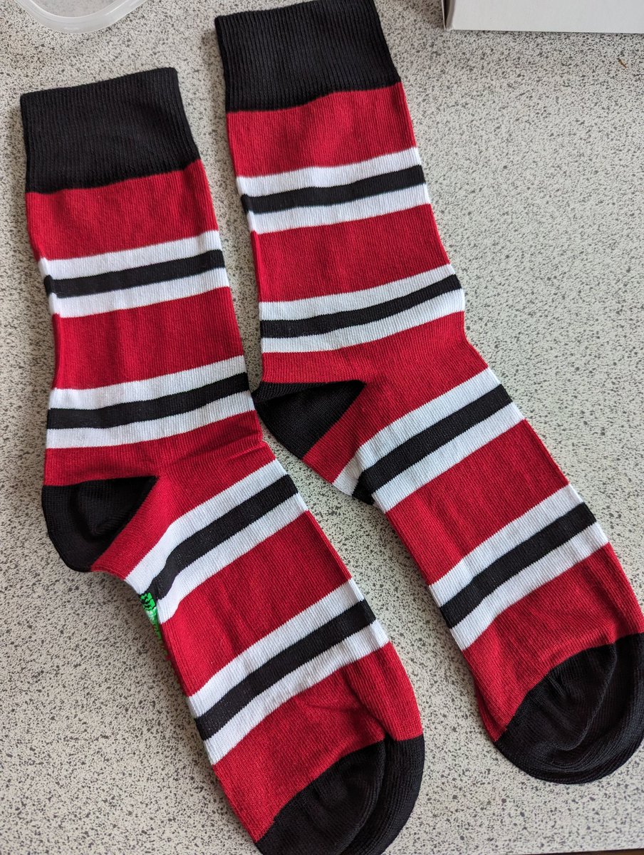 We're giving away 2 pairs of these rather nice Utd bar scarf style socks courtesy of our friends @SportingIconsUK. All you have to do is: 1) RT this tweet 2) Follow @SportingIconsUK You have until 10pm tonight, good luck #mufc