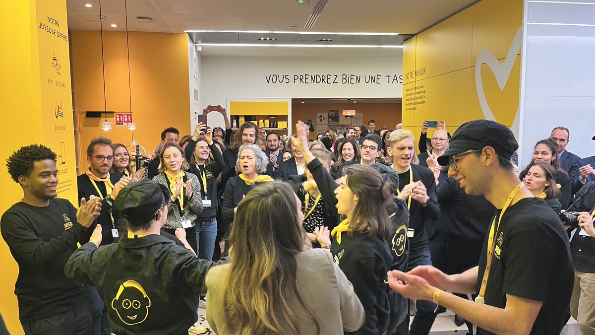 AXAJobs_fr's tweet photo. ☕Ouverture des portes du Comptoir @cafejoyeux chez AXA en France à Nanterre !

🤝Un concept solidaire et inclusif qui emploie et forme des personnes en situation de handicap mental.

💛Nous sommes fiers d'accueillir cette belle initiative au sein de nos locaux. https://t.co/hNJrR0hdTY