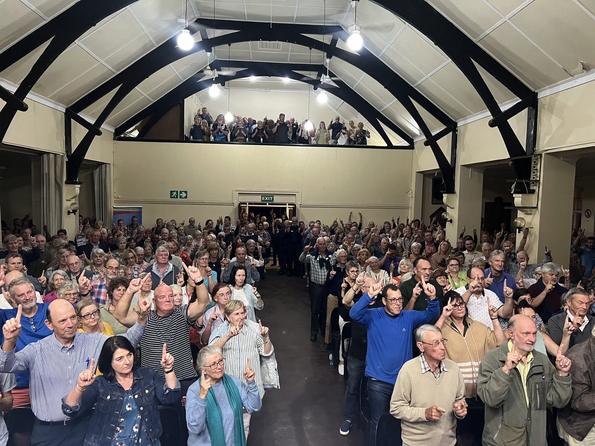 Standing room only last night in Kloof for DA Premier KZN Candidate, Christopher Pappas as he unpacked his provincial manifesto to #RescueKZN. With 33 days to go until the election, we have never been in a better position to emerge as the largest party in KwaZulu-Natal. We are…