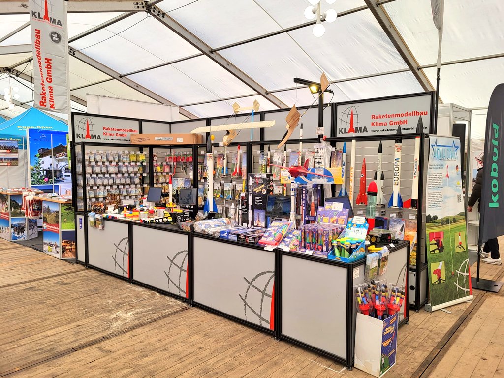 RocketryKlima's tweet image. 🇩🇪An diesem Wochenende sind wir bei der #ProWing-#Flugmodellbau-#Messe auf dem Flugplatz Soest/Bad Sassendorf! Bei uns finden Sie #Modellraketen, #Raketen-#Autos, #Raketenflugzeuge, #Raucherzeuger, u.v.m.! 
Wir freuen uns auf Ihren Besuch! 
#Modellbau #Rakete #Modellflug  ✈️🏎️ 🚀