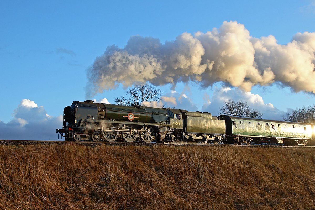 We are delighted to announce the arrival of Merchant Navy Class No.35005 Canadian Pacific chassis with thanks to Network Rail and Allely’s specialist haulage for making this possible. This marks the start of the completion of this huge restoration project: buff.ly/49W3WJc