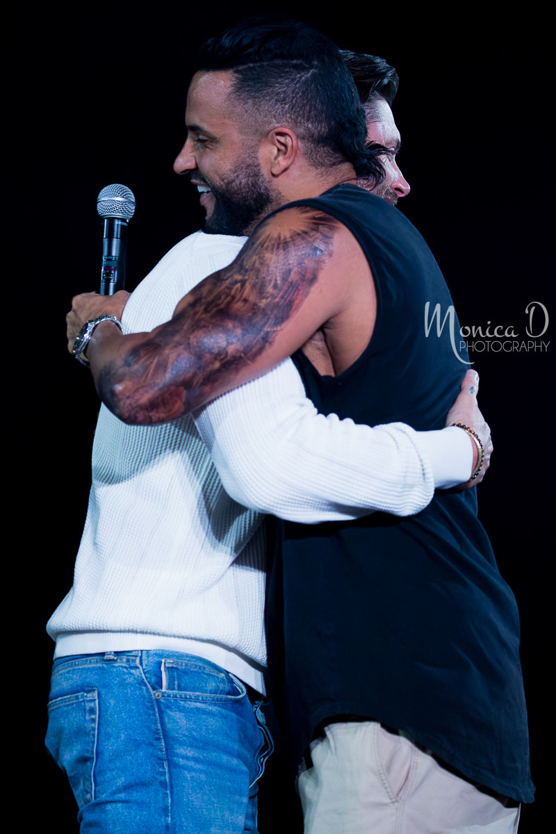 Jensen Ackles and Ricky Whittle saying hello with a hug during the Jus in Bello convention, Rome, Italy. #jensenackles #rickywhittle #jusinbello #jibcon #Jibcon14