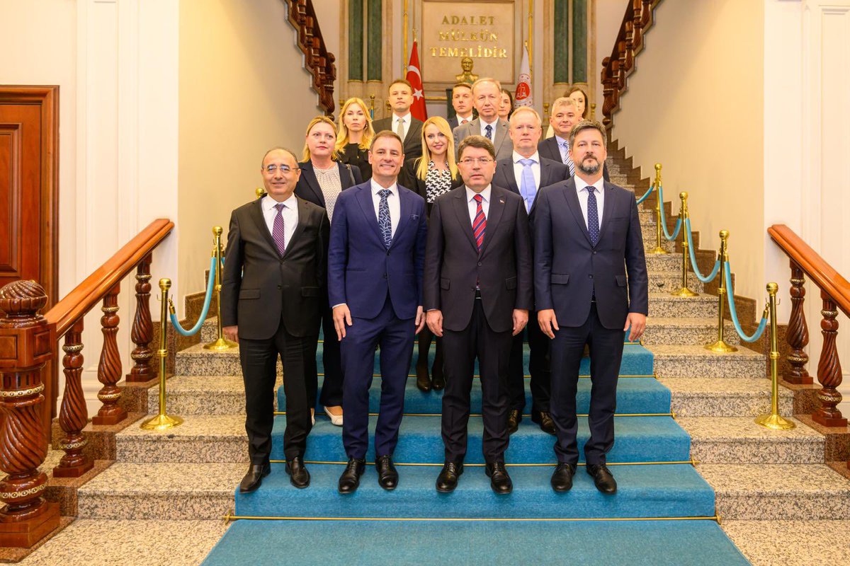 Adalet Bakanımız Sayın Yılmaz TUNÇ Macaristan Adalet Bakanı Sayın Bence TUZSON ve Beraberindeki Heyeti Kabul Etti. diabgm.adalet.gov.tr/Home/SayfaDeta…