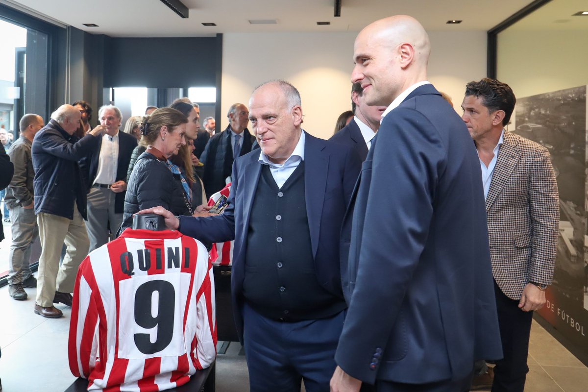 🔴 El @RealSporting inaugura la Escuela de Fútbol de Mareo tras su remodelación. ➡️@Tebasjavier, presidente de LALIGA, Alejandro Irarragorri, presidente del club, y representantes de CVC acudieron al acto. ✅ Siguen creciendo gracias a LALIGA IMPULSO.