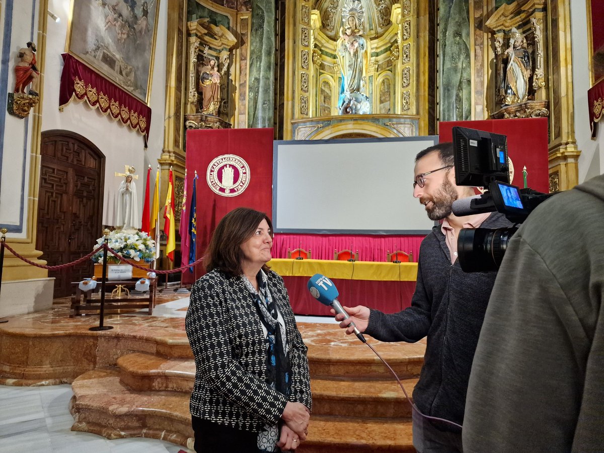 📸 Despedimos hoy a la Virgen Peregrina de Fátima. María Dolores García, presidenta de la UCAM, atiende a @PopularTvMurcia para destacar la importancia de su presencia en nuestro campus, especialmente durante el congreso 'El Combate Espiritual: Ángeles y Demonios'