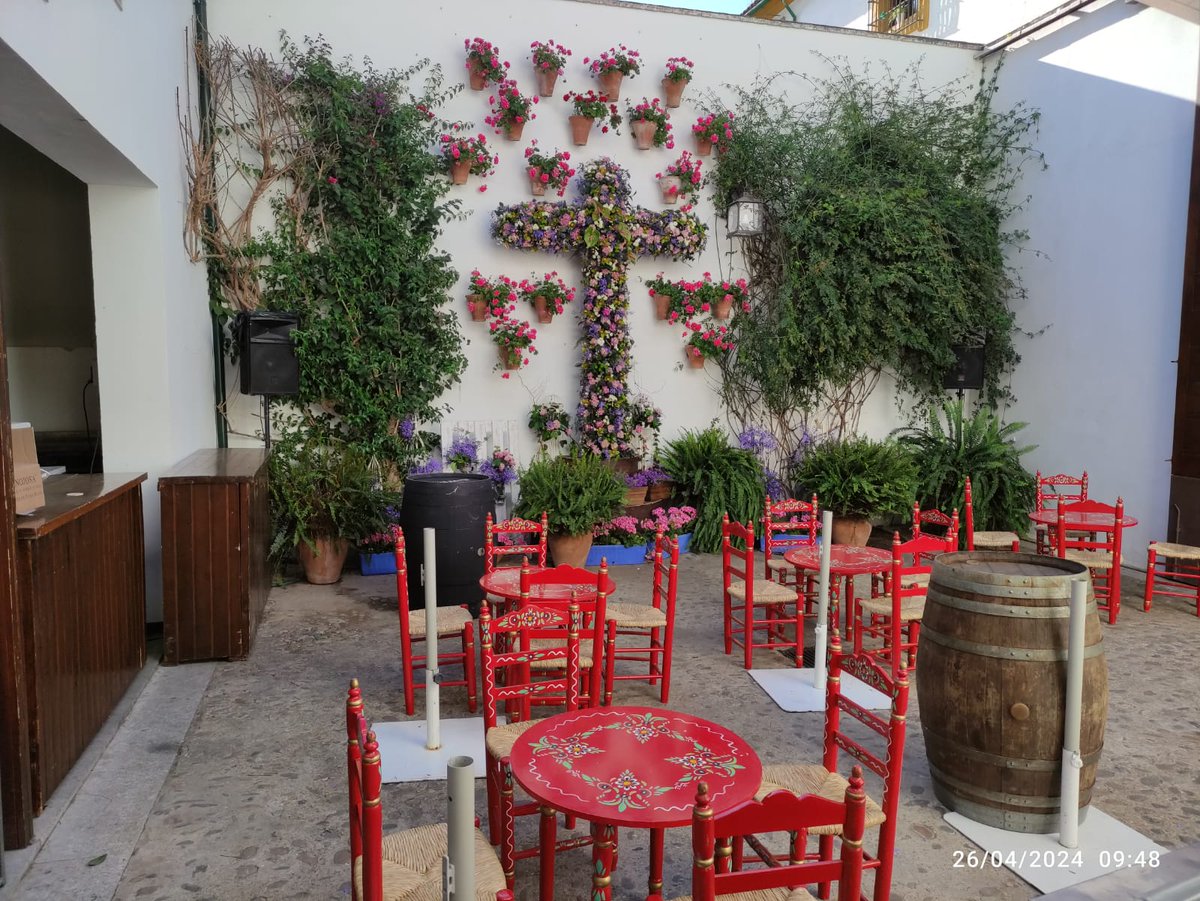 Nuestra Cruz de Mayo ya está preparada para su inauguración, hoy a las 12 de la mañana. Ven y disfrútala.