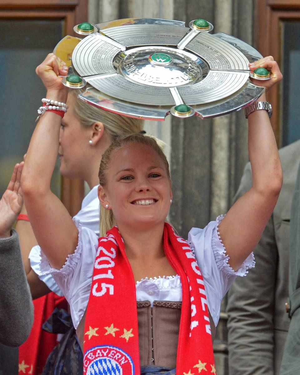 Eine tolle Karriere neigt sich den Ende zu! Alles Gute für die Zukunft, liebe Leo! 👏🍀

#FCBayern #FCBFrauen #MiaSanMia