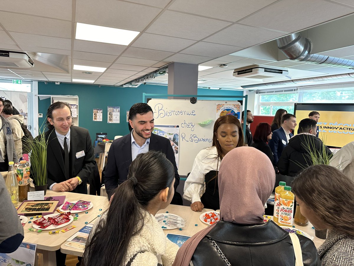 campusMIPIMITIC's tweet photo. #UNIVCAMP2024 c’était aujourd’hui !

Nos 8 #startups #innovantes et respectueuses de l’#environnement ont présenté leurs #projets aujourd’hui !
Chaque groupe a pitché devant leurs #clients bienveillants en mettant en avant la puissance de leur start up, une réussite 🚀 https://t.co/hldyxGG8d4