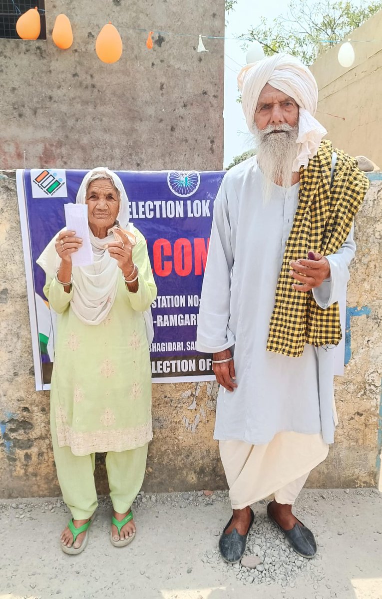 #Sambapollday 98 years old, Rawel Singh and his wife Harbans Kour resident of village Govindgarh in #Ramgarh border area exercised their democratic right today. #SambaVoting #SambaRuns4Vote #ChunavKaParv #DeshKaGarv @ECISVEEP @ceo_UTJK @diprjk @Abhi1shrma