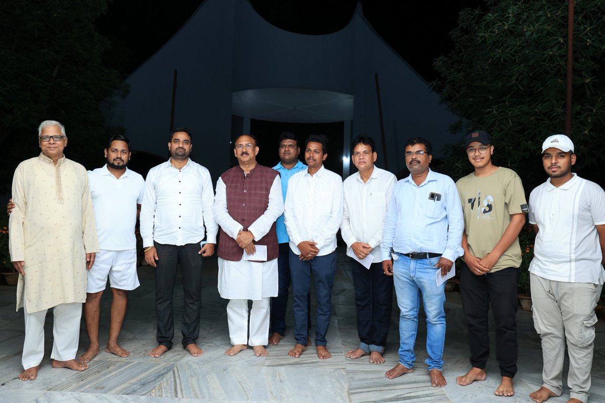 drshovenmohanty's tweet photo. On the eve of #DarshanDay of The Mother &amp; #SriAurobindo, Visited the Matrubhaban School and seek blessings for the wellbeing of the school childrens &amp; constituency citizens. Shared the spiritual visit with the @bjd_odisha #LokSabha Candidate @DrSantruptMisra https://t.co/2HJMmu5BVp