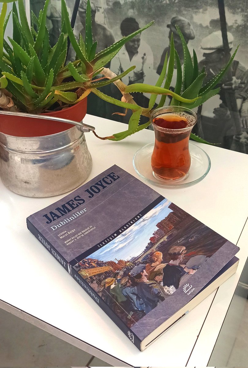 Murat Belge'nin tüm emeğine rağmen maalesef hiç keyif alamadığım bir kitap oldu 😒 Bitsin diye okudum🙄