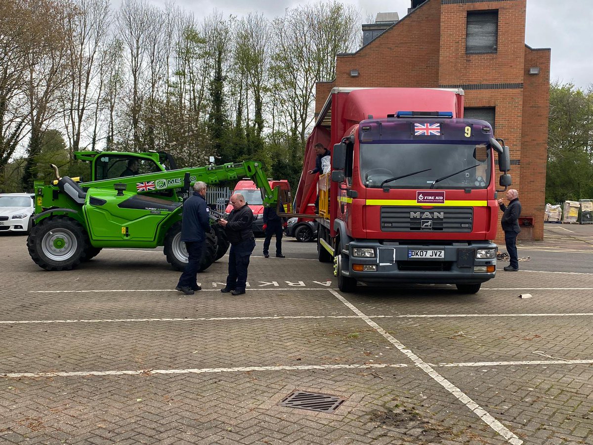 The UKISAR Logistics team have been back at it assisting <a href="/kentfirerescue/">Kent Fire and Rescue Service</a> with fire service donations to Ukraine. Awesome team work 👏🏽
