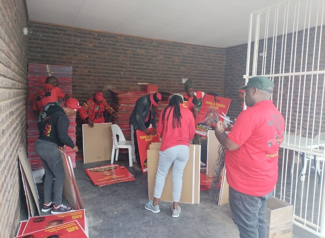 The National Organiser assisting the National Mobilisation Team to prepare the Tshela Thupa Rally posters, for Postering in and around Polokwane today. @EFFSouthAfrica @sindane3