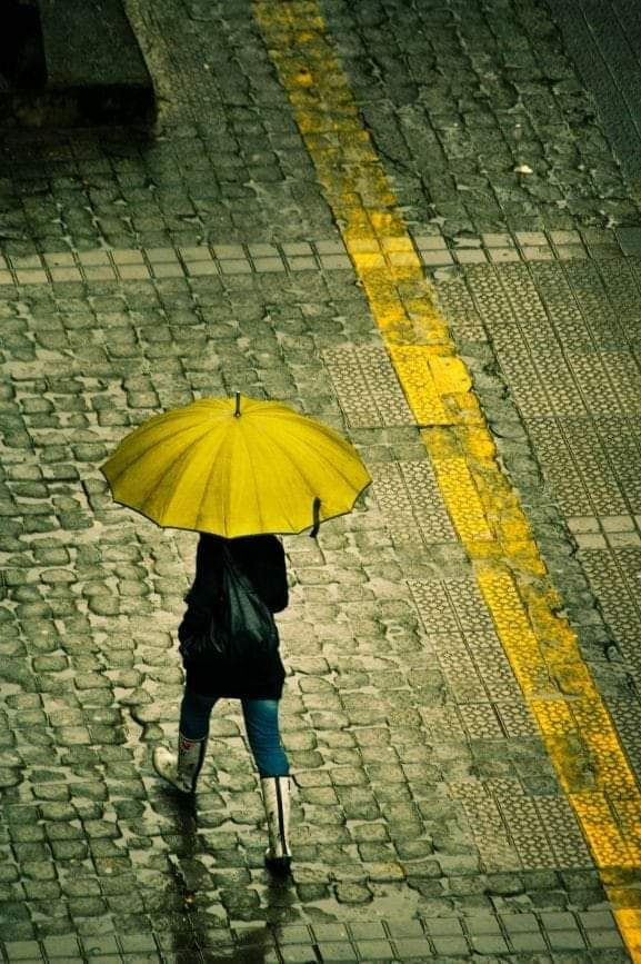 Another Rainy Day... #rain #streetphotography @MetroStrange