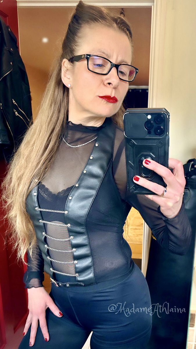 All ready for a mischievous #FemdomFriday My Awesome Athletes 😈 What comes into your mind when you see Me in this outfit?