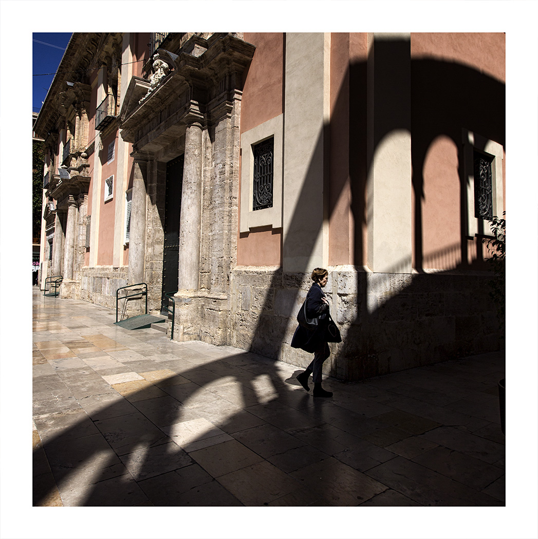 Plaza de la Virgen. @ThePhotoHour #streetphotography #valencia #canoncamera #candidphoto