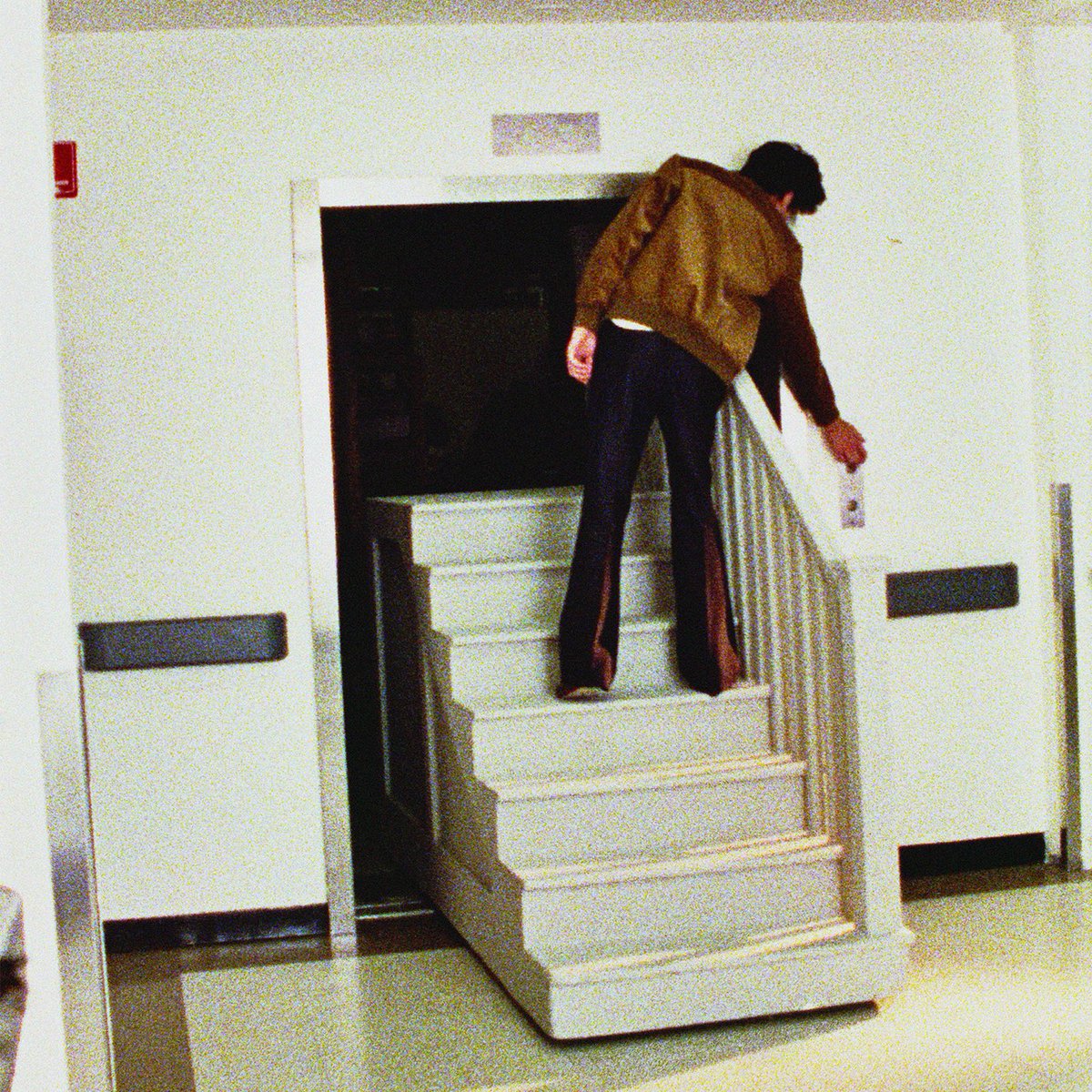 “BAD DREAM” STREAMING EVERYWHERE NOW.⁣
⁣
Model out May 24th.⁣

wallows.lnk.to/BadDream