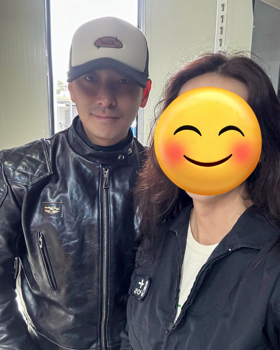 240419 dewdew_rider IG update with Ju Jihoon 

'I'm really (6x) watching your drama #BloodFree. I would be very grateful if you always stay healthy and do good work for a long time 🥹🫶🏻 I'm so happy that you gave me an honor to take a pict while you were busy'

#JuJihoon #주지훈