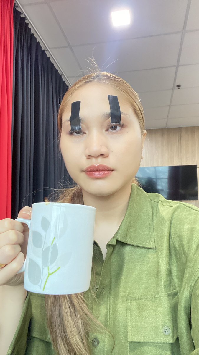 Aku ketika abis nonton bola sampe subuh tapi harus ttp ngantor. Kopi hitam tidak berperan menolong. #AFCU23 #TimnasDay #GarudaMendunia #GarudaJuara makasih #TimnasIndonesia luv untuk #arhan