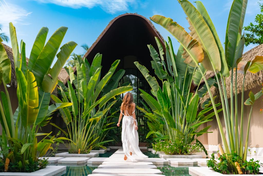 Step into a world of inside-out transformation at Areka, our wellbeing centre. Blossom into your best self with restorative massages, illuminating facials and healing therapies. #JOALIBEING #Weightlessness #Wellbeing #Maldives #SeasonOfRenewal