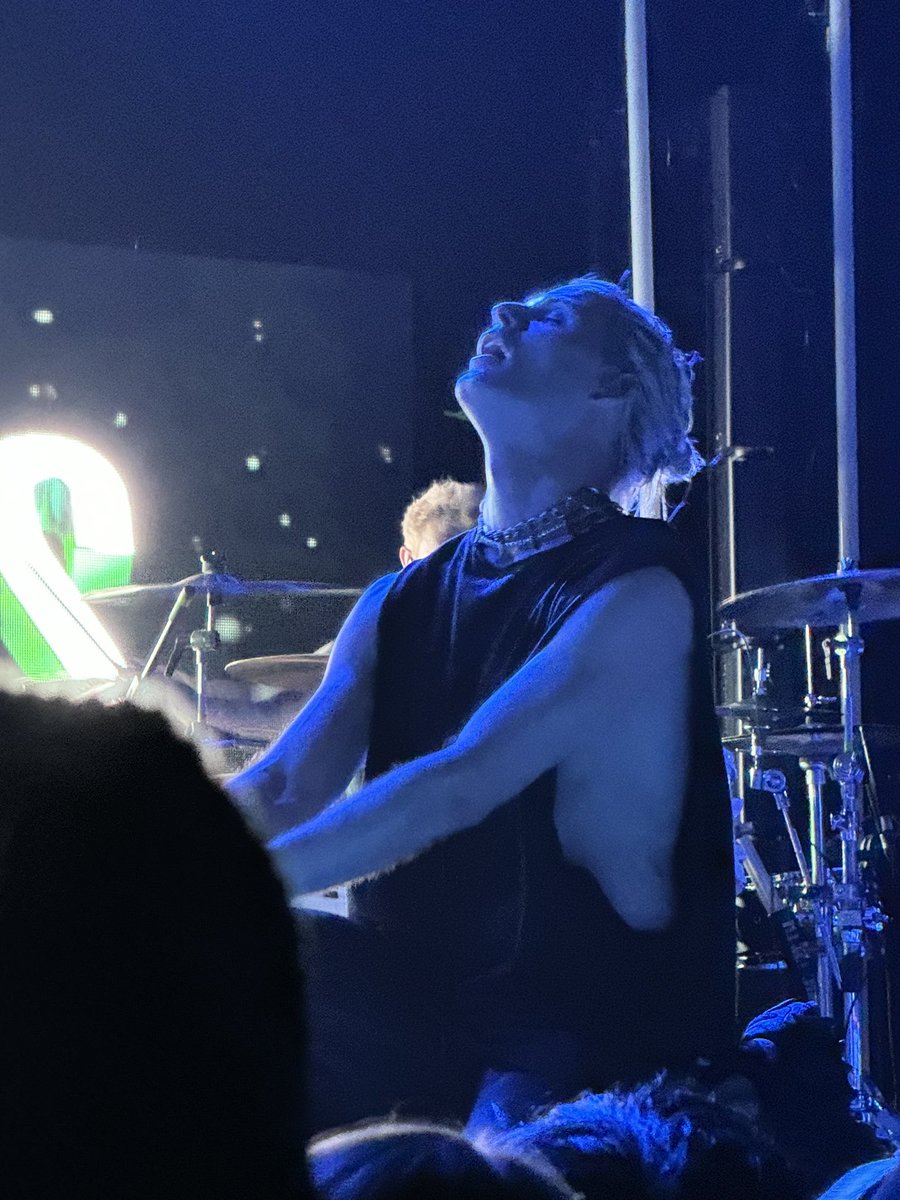 Ashhydani's tweet photo. #iseestars #revelabq 😅 https://t.co/DgszkwNytH