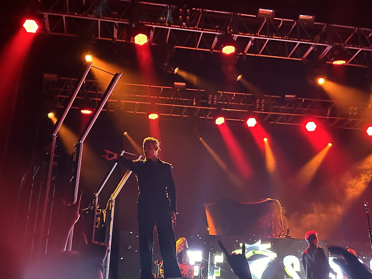 Ashhydani's tweet photo. #iseestars #revelabq 😅 https://t.co/DgszkwNytH
