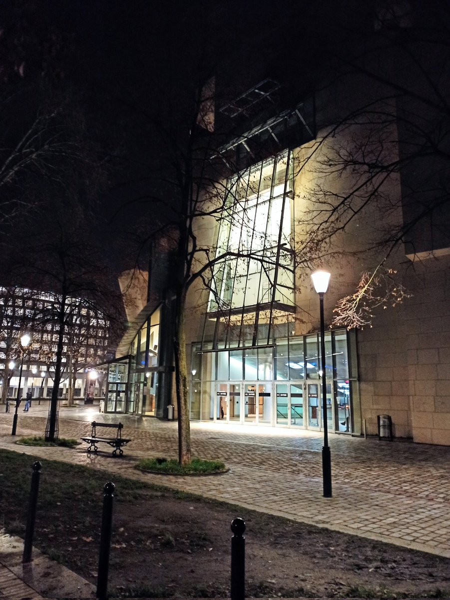 Franco57124579's tweet photo. 🗼TAKI de la Cinémathèque de Bercy #ScPoParis #CessezlefeuGaza https://t.co/o4Cs7uvk7G