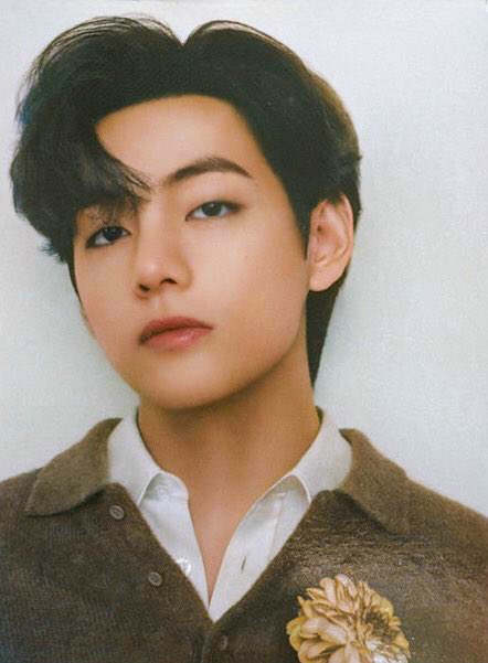Taehyungimpact's tweet photo. KIM TAEHYUNG LOOKS SO HANDSOME https://t.co/EtWheoeSIP