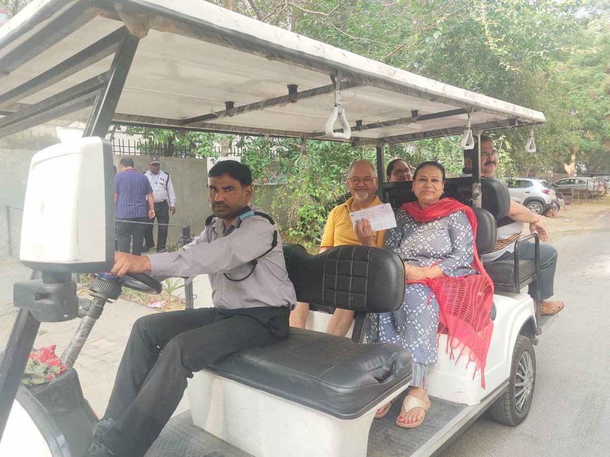 Who says Voting can't be fun? Dr. Satendra Singh( SVEEP Icon Divyang) had a fun ride with his fellow residents of olive County Vasundhara gzb on Golf cart provided to the Voters to reach their booths without any hassle #ChunavKaParv #Elections2024 @ceoup @ECISVEEP @ChiefSecyUP