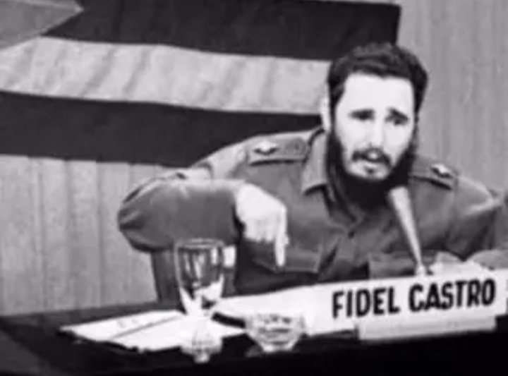 #FidelPorSiempre “Si lo que el hombre hizo hasta hoy es mucho, lo que tendrá que hacer en el mañana es mucho más' Fidel Castro Ruz.. #IzquierdaPinera #DeZurdaTeam #IzquierdaLatina