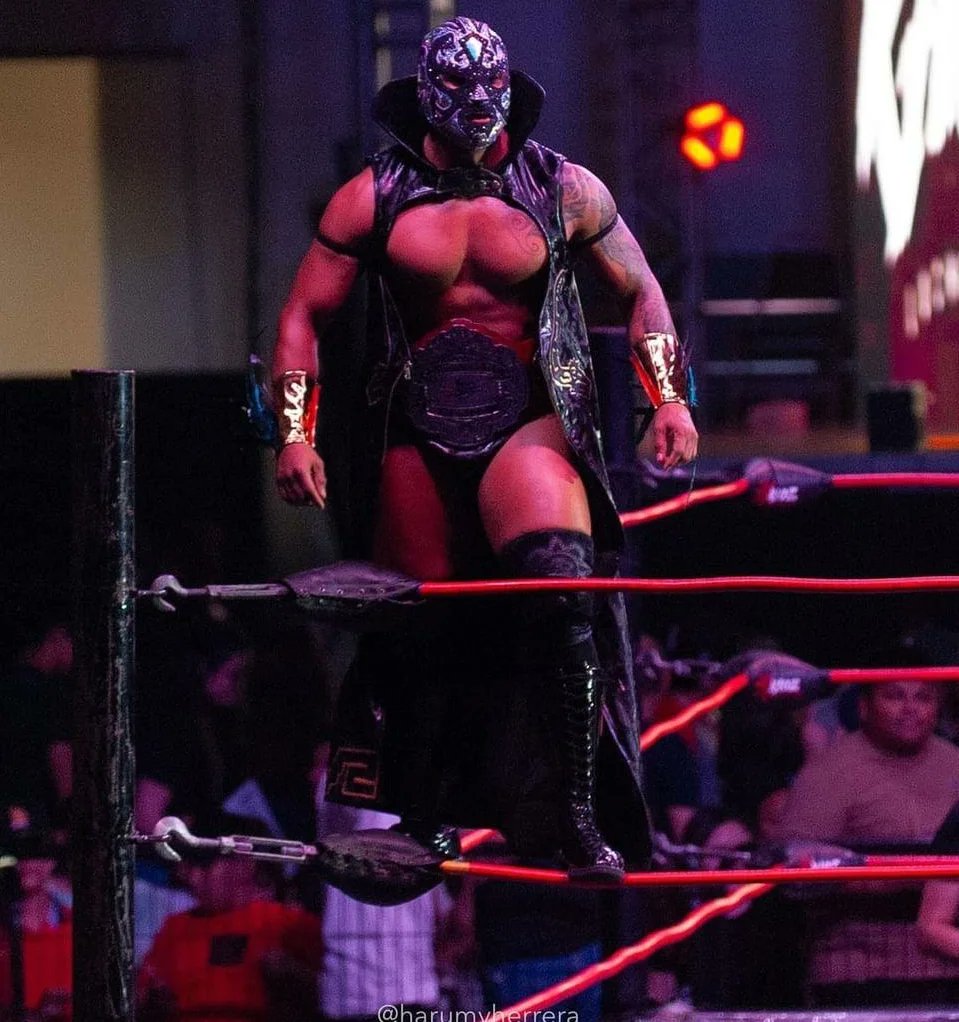 WrestlerAzteca's tweet photo. Un verdadero campeón siempre debe de lucir como tal
📸@harumyherrera
@kaoz
#professionalwrestler🏅🇯🇵🇲🇽🇺🇲🇨🇷
#mexicanwrestler🇲🇽
#Blackgeneration🔥
#BGI🔥
#aztecateam🔥
#lasonrisamalditadelaluchalibre😈
#elmonarca🤴
#eldiamantenegro💎 https://t.co/F1ayyTx9Qv