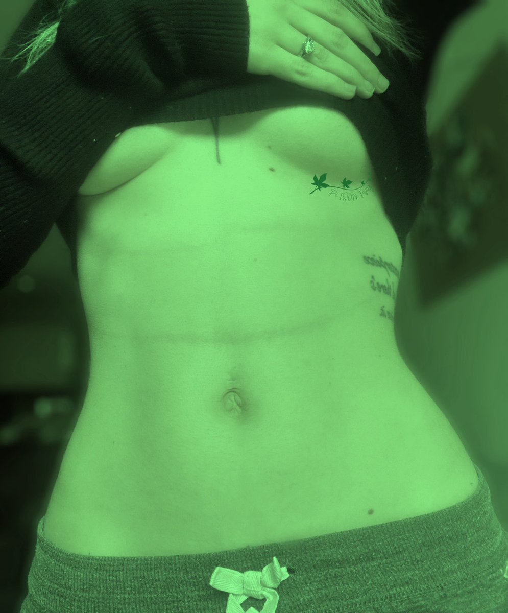 cashv0id's tweet photo. If Viv is posting tummy pics I’m posting tummy pics https://t.co/M0JgUL7m4r