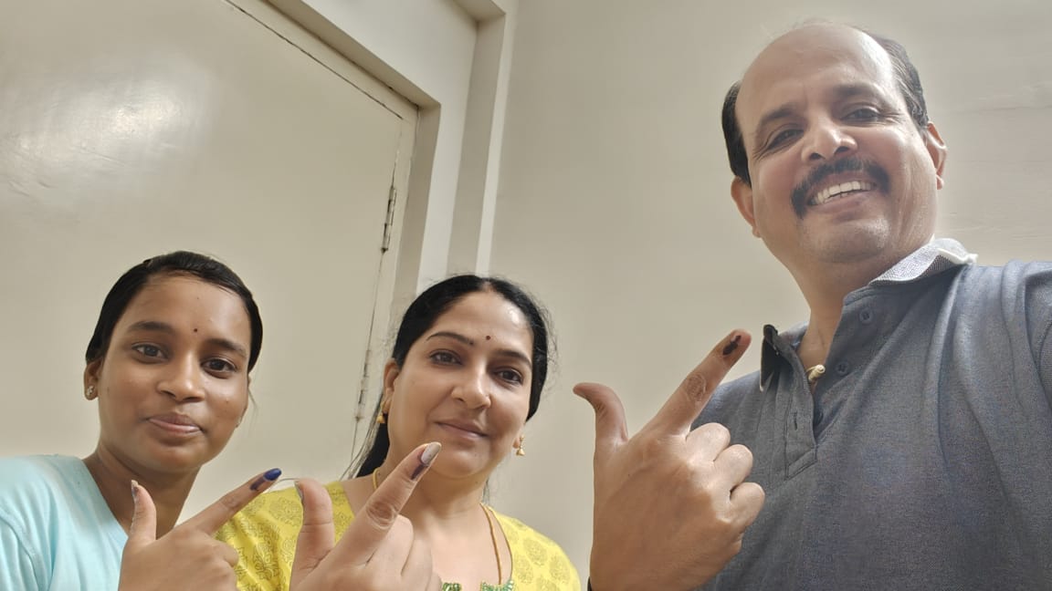 Proudly exercising their right! 
S. Vinod, Lead Trainerbin HR department at Himalaya Wellness, wife Jayalakshmi & daughter Sindhu cast their vote at Binamangala-Nelamangala this morning. Booth no. 169. They are residents of Alur 
#LSPollsWithTNIE #KarnatakaElections…