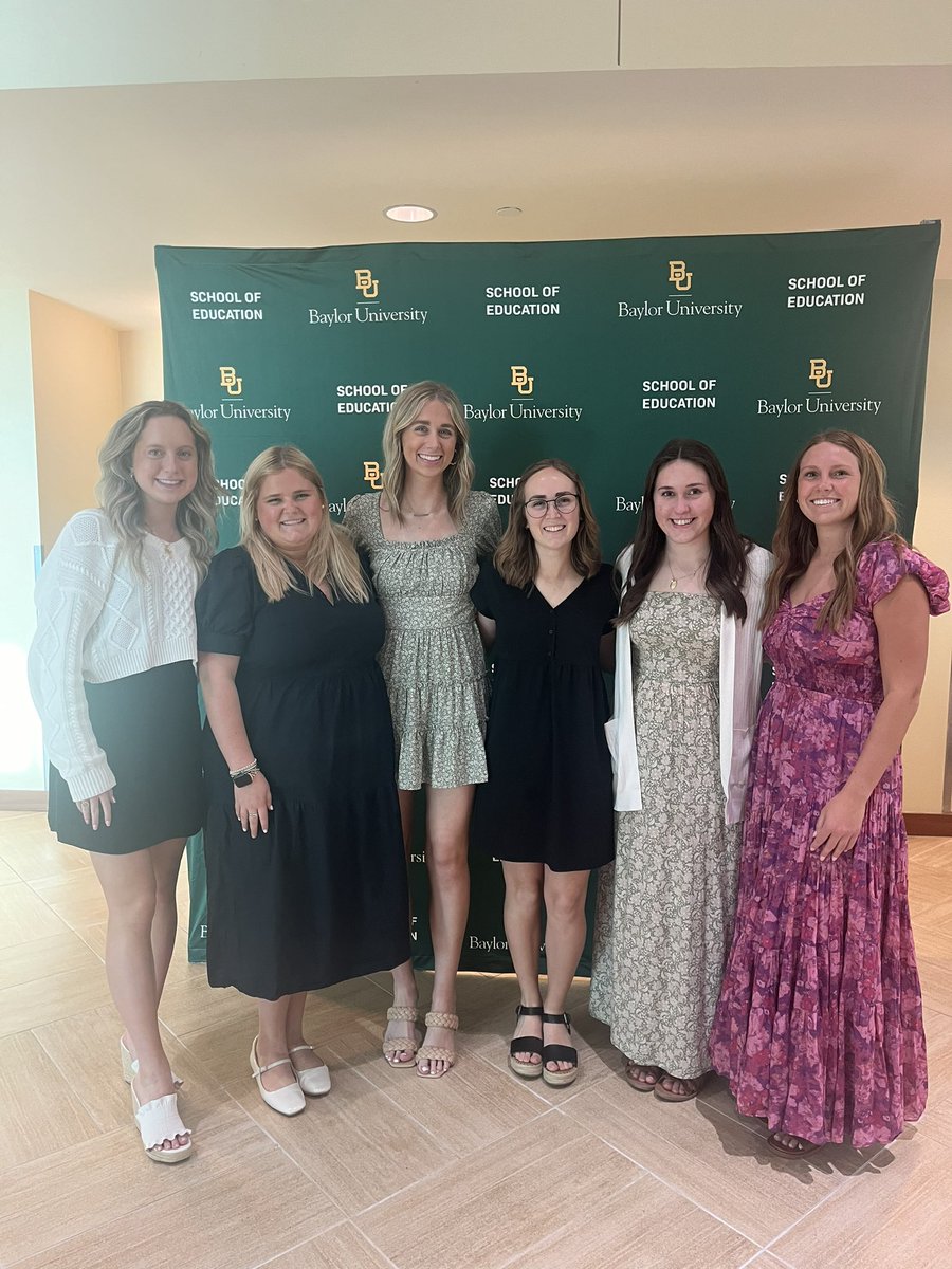 Tonight was the Senior Recognition Banquet <a href="/BaylorSOE/">Baylor School of Ed</a>! I am so proud of my amazing interns. Their future is bright! 💚💛