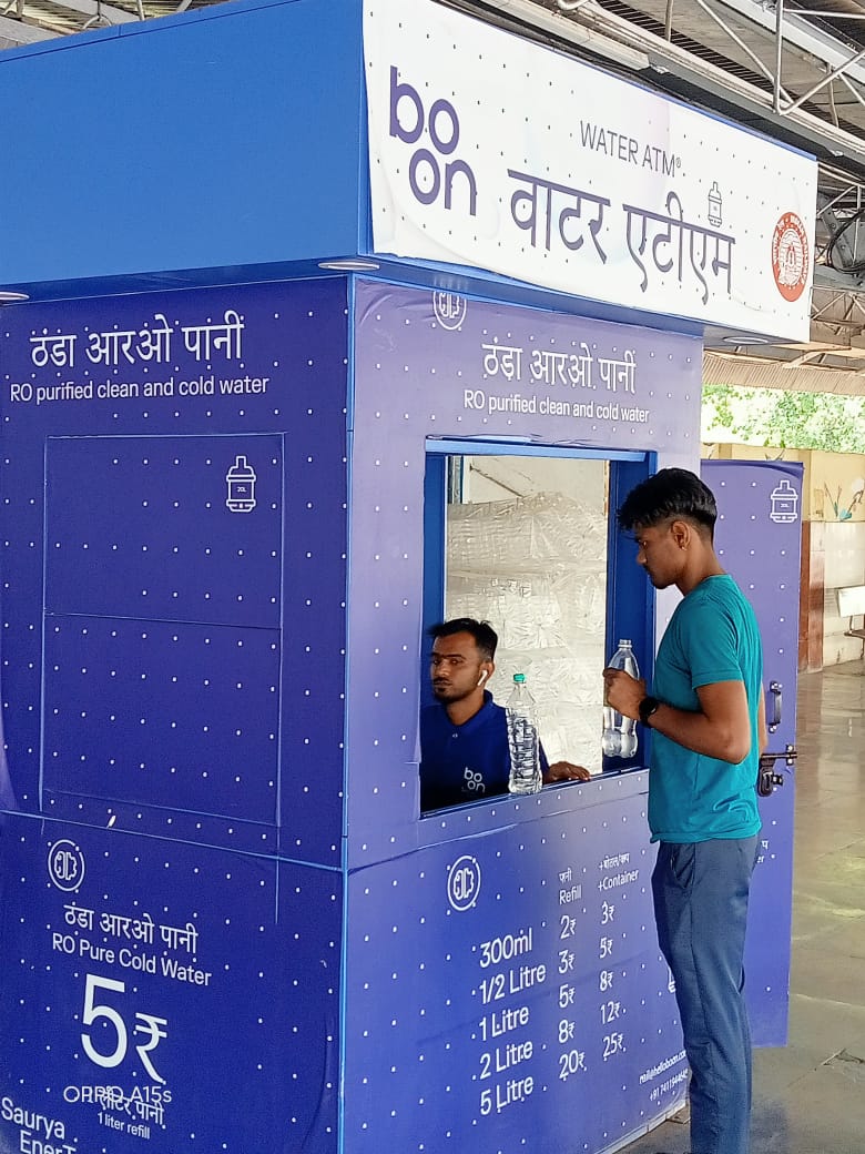 Prayagraj Division is providing clean drinking water at its Railway Stations, ensuring passengers stay refreshed throughout their journey during this summer season rush. #SummerSpecial