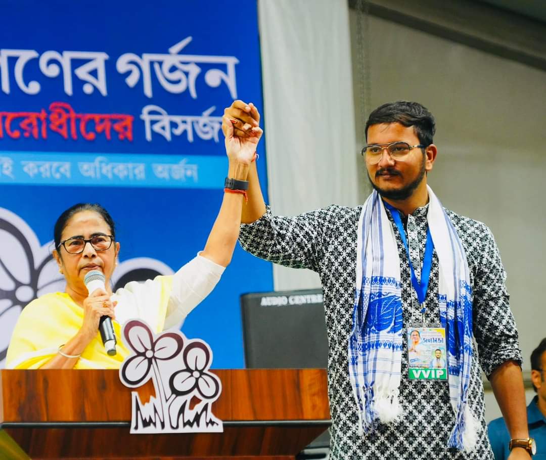 The road to triumph in Tamluk is paved with hard work, dedication, and the leadership of someone like @ItsYourDev. With Didi @MamataOfficial backing Debangshu, our victory in Tamluk is inevitable! Get ready to witness history in making. জিতে ফিরে আয়! ❤️ #TamlukeDebangshu