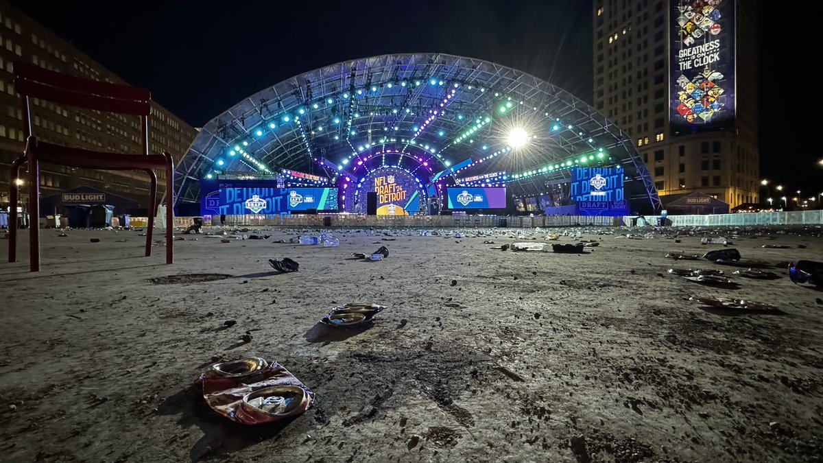 ryanpcasper's tweet photo. That’s a wrap on day 1 of the #NFLdraft https://t.co/MCAIfU5ab6