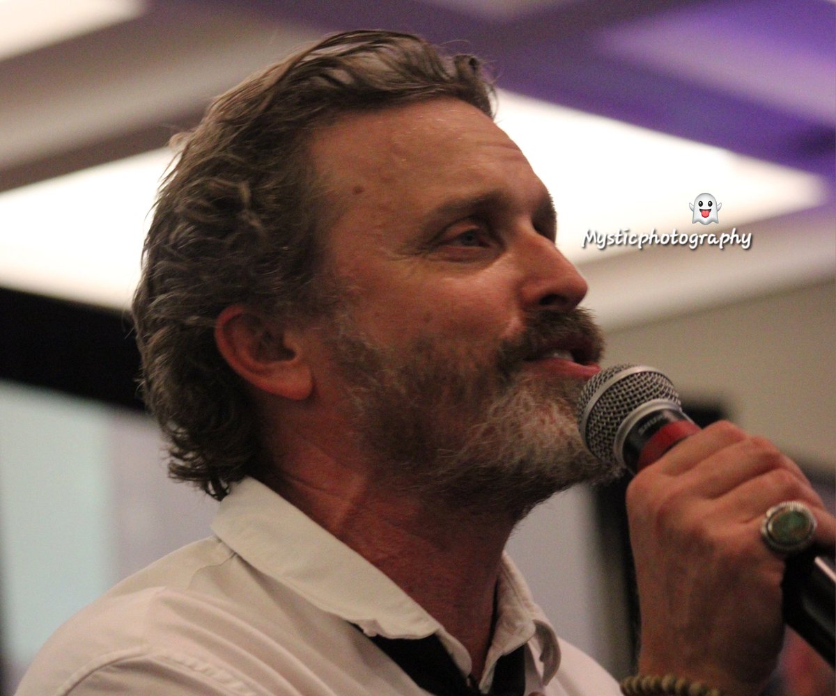 __mysticphotos's tweet photo. Time for some @RobBenedict love. I'm so excited for the @LoudenSwain1 show in NYC next month!! #SPNFamily #SPN #spnbur #burcon https://t.co/Y7hC7ozhMD
