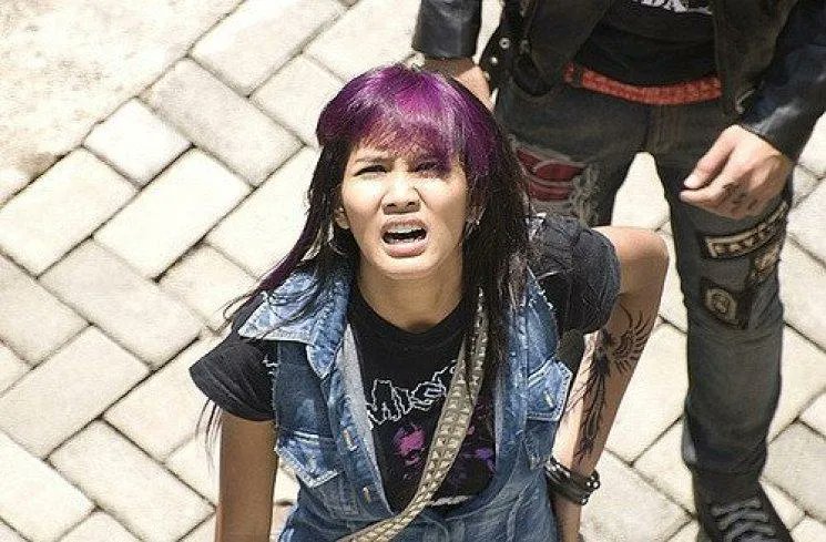 Tau gak, dulu Badarawuhi pernah jadi Anak Punk. Terus bisa nari juga. Gak percaya? Cek di reply 👇