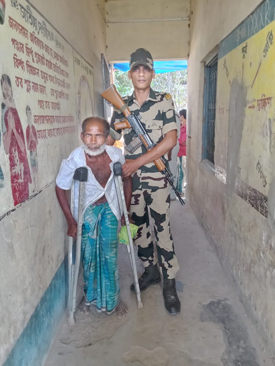 26.04.2024
'BSF JAWANS IN THE SERVICE TO PUBLIC'

#BSF troops performing security duty in GPE assisting elderly people to reach the election booths for free & fair elections.@ECISVEEP
#NationFirst
#VoteForDemocracy
#LokSabhaElection2024 
#JaiHind