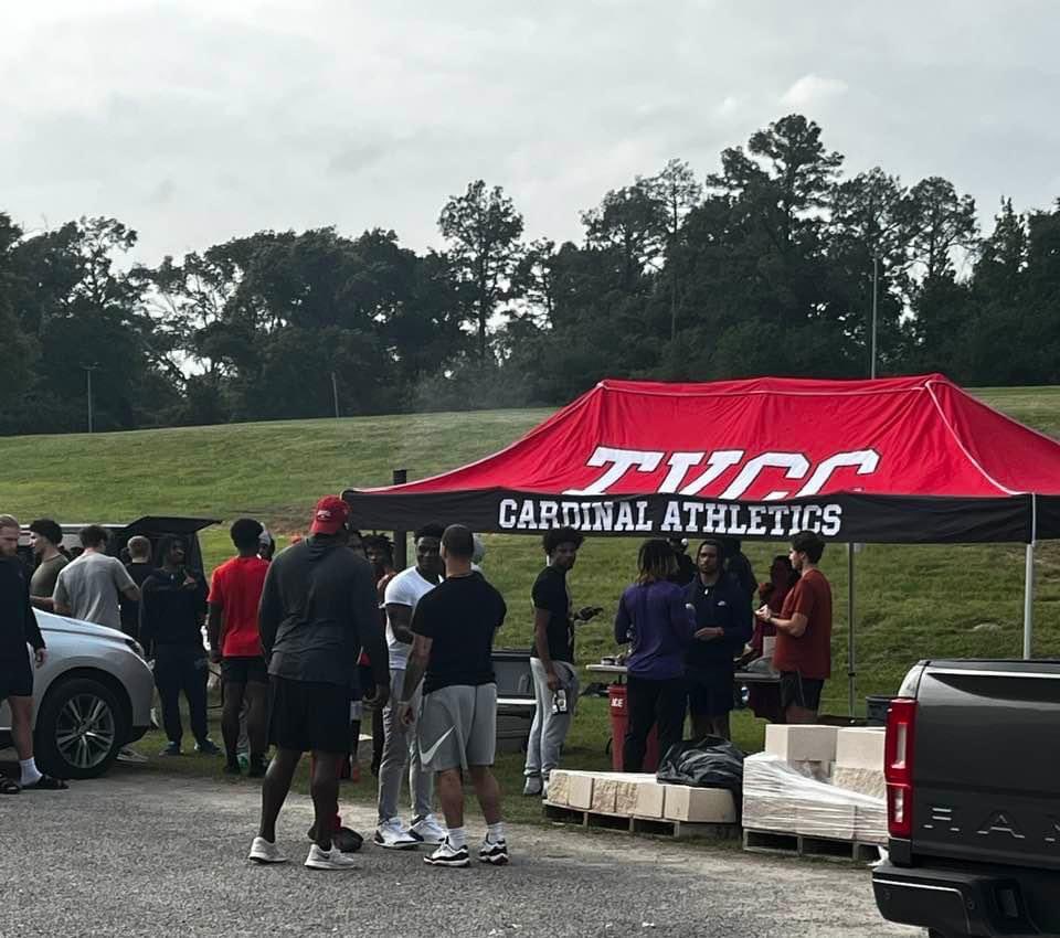 Celebrated our sophomores this evening!!! Thanks to everyone who came out and supported us this afternoon/evening!!! Big shout out to @Coach_Po and @TVCCFOOTBALL for the amazing food!!! #❤️MyFlock