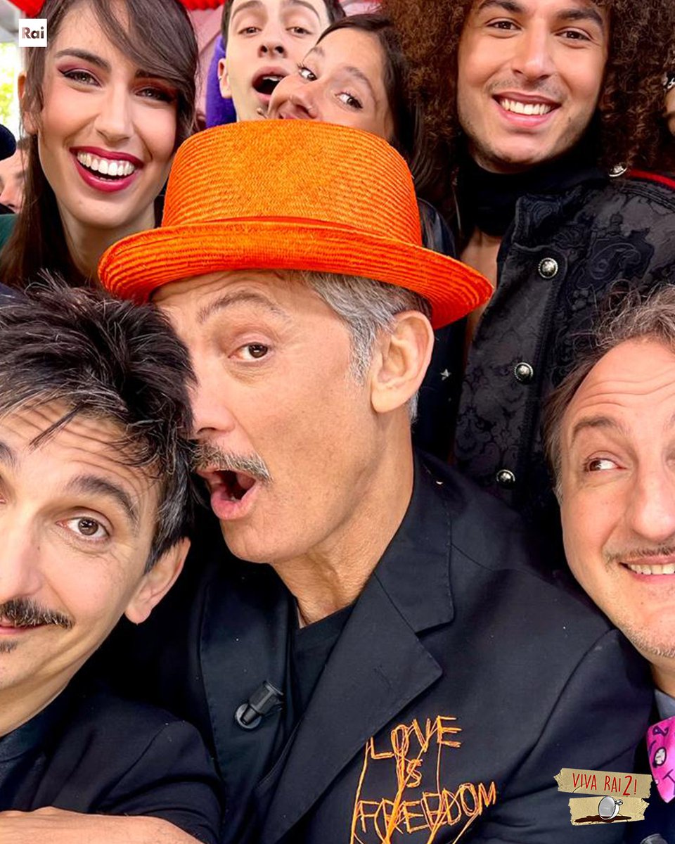 È venerdì! 😃 e siamo tutti pronti per una nuova puntata di #ViVaRai2 con @Fiorello @fabriggio @MauroCasciari alle 7 su @RaiDue