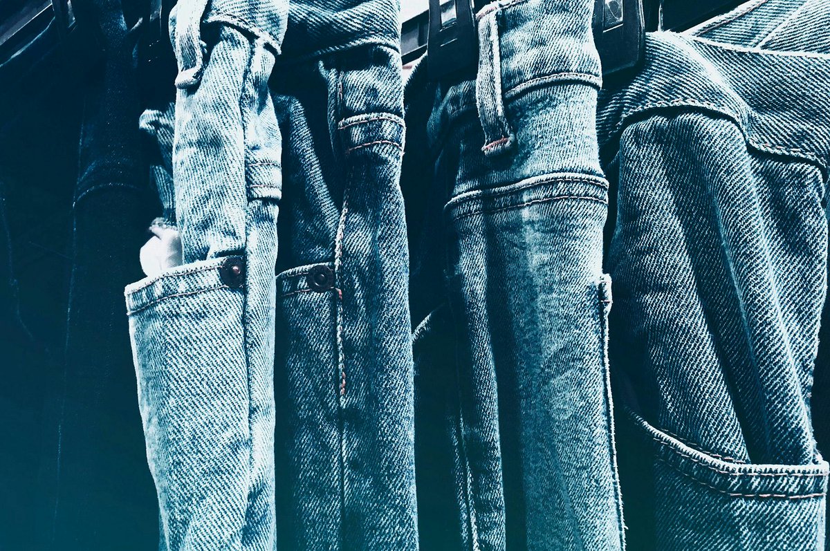 Jeans...!☻

• Kitu pekee unachoweza kulazimisha katika maisha yao.

• Ni kuvaa jeans tu.

• Lakini sio marafiki, wala mauhusiano.

□ Zetu Dagaa, Kuku Tamaa.