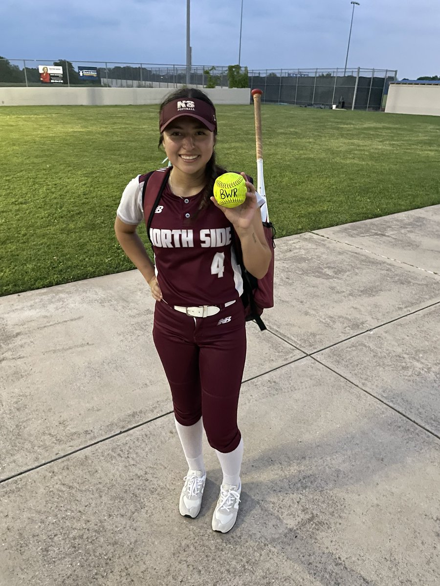 PLAYER OF THE GAME north side vs brewer- MIA RODRIGUEZ @SideSoftball 11-7 winner Tied series 1-1 When they walk the best player in FWISD FIVE TIMES to face you - you come in clutch. 3-5 Double 2 run home run 5 RBI 2 runs scored @FWISDAthletics @CastanedaM2025