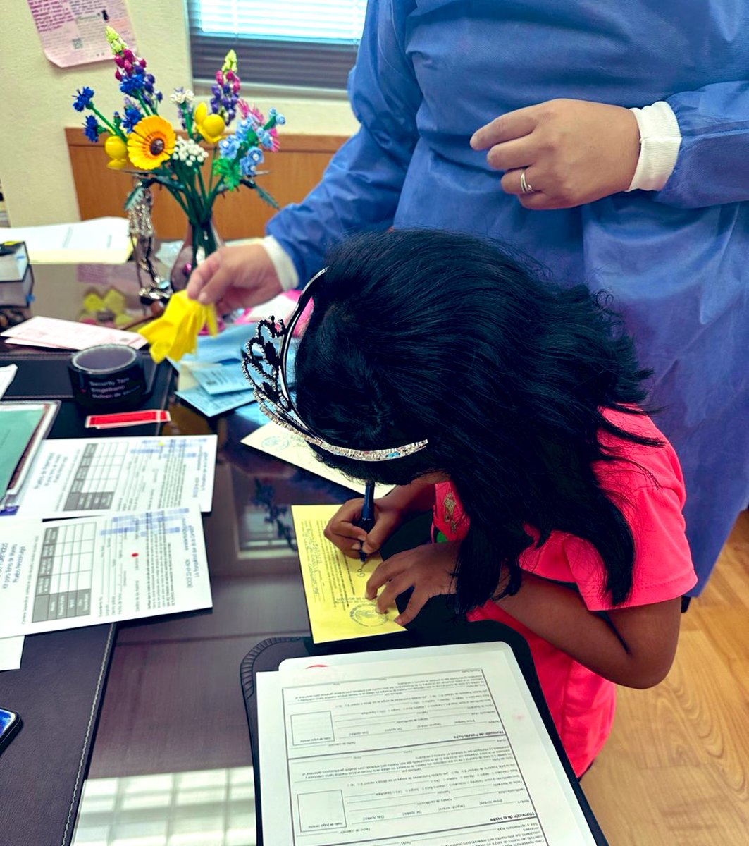 marthakmagana's tweet photo. 25 de abril Día Internacional del #ADN 
Recordamos una toma de muestra en el Juzgado 👧🏻👩🏻‍🔬🔬🧫🥼👩🏻‍⚖️

#Infancias
#Identidad 
#Juzgadora https://t.co/4fCHtZugeX