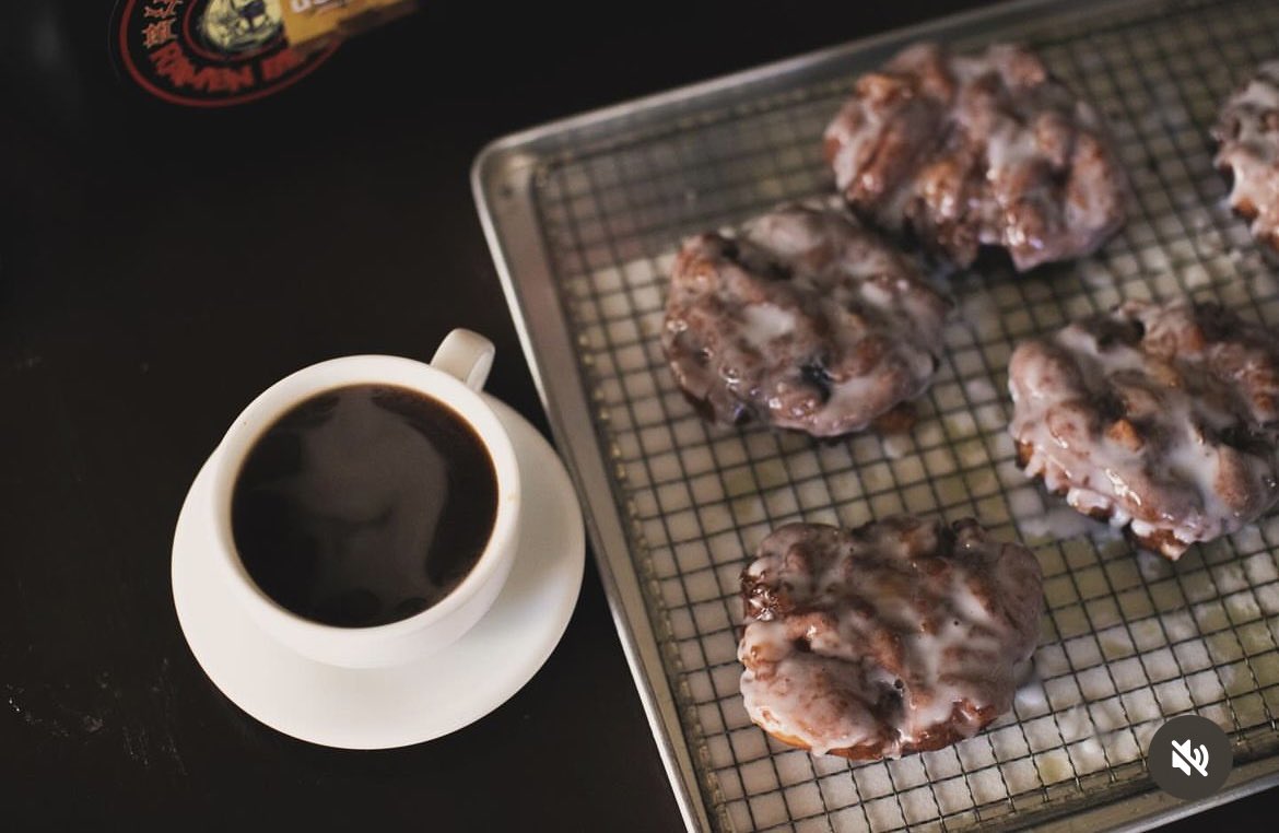 THE COFFEE TIMEさんのドーナツとパンケーキって大阪Uberの推しスイーツランキングNo.1とかになったりするんだって☕️🍩🥇 いや昨日報告受けたんだけど、 そゆのはよ言って🤞😂🍩