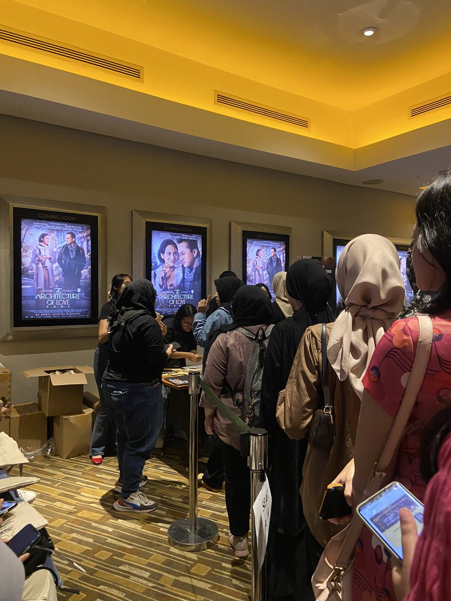 putrinovia_aa's tweet photo. 1000/10 💐

Dari war ticket yg nyaris gagal hingga ke hari H Gala Premiere, gak ada kata penyesalan karena se-worth itu itu 😂

I’m fallin in love gak cuma dg karakternya tp keseluruhan hingga penulisnya 🫶🏻

#TAOL #TheArchitectureOfLove #TAOLTheMovie #KaryaIkaNatassa #IkaNatassa https://t.co/2m9gTYIYXf