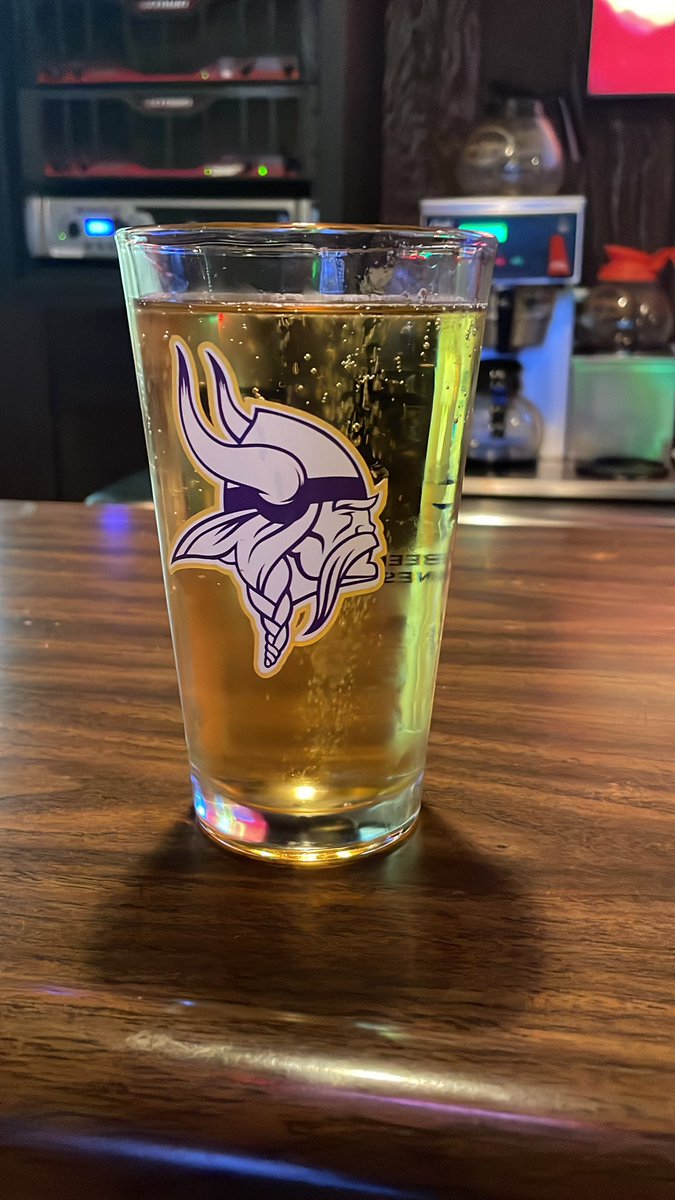 Dustybuns77's tweet photo. Loving my #vikings tonight. Skol! #skol #jjszn https://t.co/3sOAWCEJP0