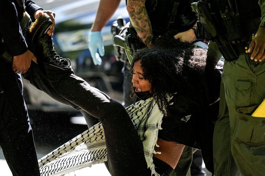 الاعتصامات في الجامعات الامريكية اخذه بالتصاعد في أجواء متوترة ، اعتقالات وتنكيل وفض بالقوة .
طلاب من 40 جامعة وكلية أمريكية وكندية نصبوا خياما للتضامن مع غزة  حسب NBC .

المستقبل الامريكي من النخبة والأغنياء ينتفض من أجل فلسطين ، أولياء الامور ينضمون إلى ابنائهم ومساندة كبير من